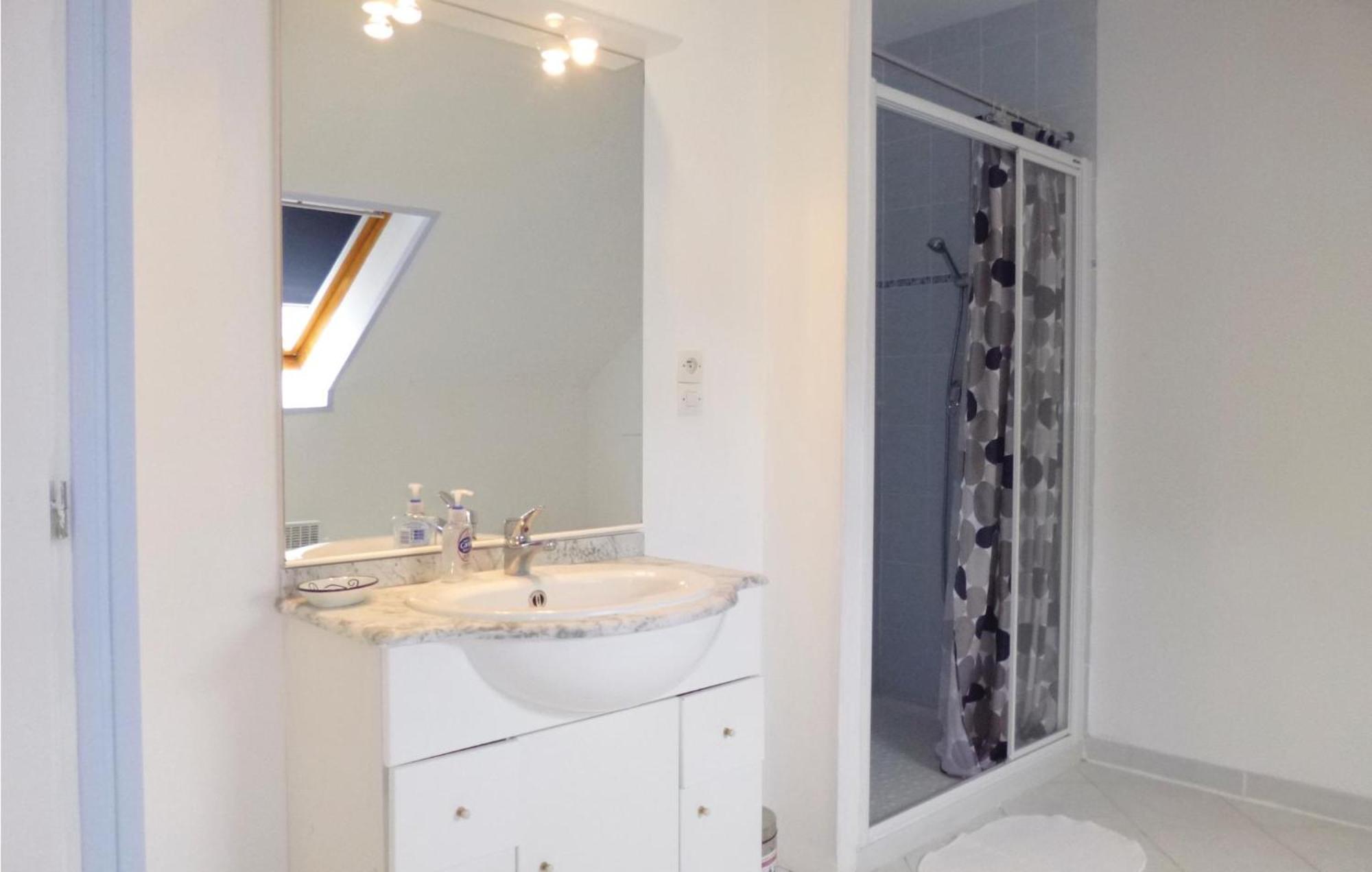 3 Bedroom Cozy Home In Brucheville Carentan-les-Marais Εξωτερικό φωτογραφία